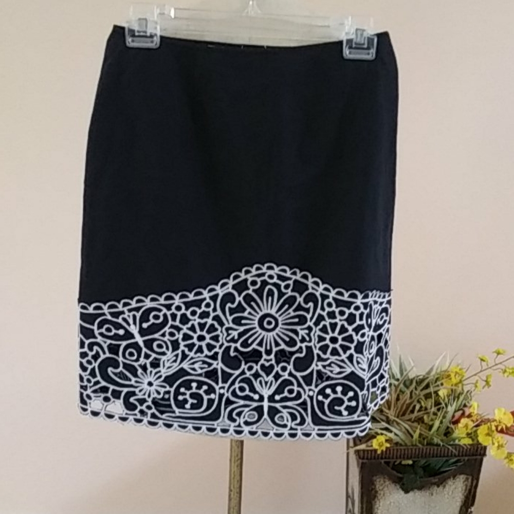 Carlisle Skirt. - Picture 2 of 4